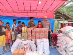 Kapolres Lhokseumawe Bawa Bantuan dan Keceriaan untuk Penyintas Banjir di Sawang