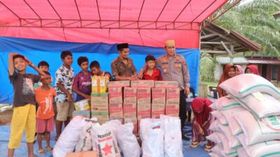 Kapolres Lhokseumawe Bawa Bantuan dan Keceriaan untuk Penyintas Banjir di Sawang