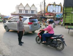 Jelang Berbuka, Polisi Siaga di Keude Geudong Antisipasi Kemacetan Warga Berburu Takjil