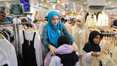 Belanja Bareng Anak Yatim, Yulinda Sayuti Hadirkan Senyum Jelang Idul Fitri