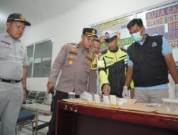 Cegah Kecelakaan, Polres Lhokseumawe Gelar Ramcek, Tes Urine Sopir dan Pengobatan Gratis di Terminal Muara Dua