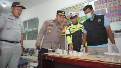 Cegah Kecelakaan, Polres Lhokseumawe Gelar Ramcek, Tes Urine Sopir dan Pengobatan Gratis di Terminal Muara Dua