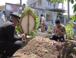 Kapolres Lhokseumawe Hadiri Pemakaman Personel, Panjatkan Doa sebagai Penghormatan Terakhir