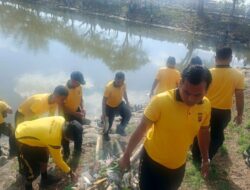 Polres Lhokseumawe Kerahkan Personel Gotong Royong Bersihkan Sampah Waduk Pusong, Dukung Gerakan Indonesia Asri