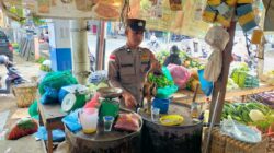 Patroli Dialogis Polisi di Pasar Inpres Cegah Guantibmas, Sekaligus Pantau Harga Sembako