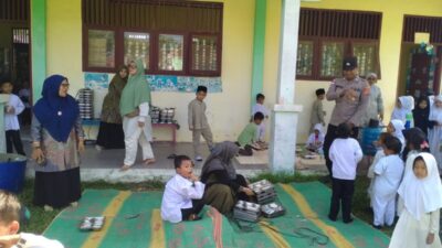 Polsek Muara Satu Kawal Penyaluran MBG untuk Ribuan Penerima Manfaat Berjalan Lancar