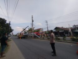 Respons Laporan Warga, Polisi Amankan Baliho Patah yang Ancam Pengguna Jalan