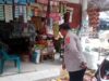 Polsek Blang Mangat Cek Harga Sembako di Pasar Keude Punteut, Pastikan Stok Aman dan Harga Stabil