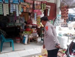 Polsek Blang Mangat Cek Harga Sembako di Pasar Keude Punteut, Pastikan Stok Aman dan Harga Stabil