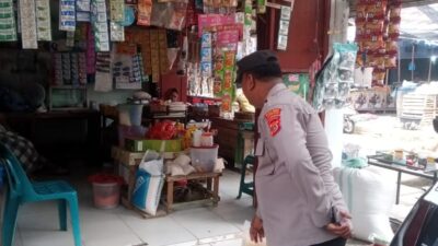 Polsek Blang Mangat Cek Harga Sembako di Pasar Keude Punteut, Pastikan Stok Aman dan Harga Stabil