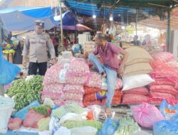 Patroli dan Monitoring Pasar Tradisional, Polsek Muara Satu Cegah Guantibmas dan Pastikan Stabilitas Harga