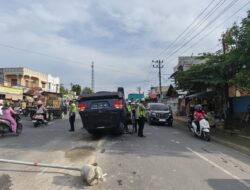Laka Tunggal di Muara Dua, Toyota Land Cruiser Terbalik usai Hilang Kendali