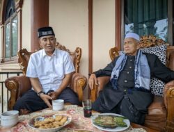 Pererat Silaturahmi dengan Ulama, Kapolres Lhokseumawe Serahkan Bantuan Sembako kepada Abu Keutapang
