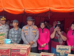 Kapolres Lhokseumawe Serahkan Bantuan untuk Korban Kebakaran Komplek Pardede, Warga: Kehadiran Bapak Membuat Kami Kuat