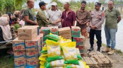 Dandim 0103/Aceh Utara Salurkan Bantuan untuk Warga Terdampak Air Rob di Seunuddon
