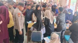 Polisi Kawal Penyaluran Bantuan Pangan Pemerintah di Muara Batu, 1.206 KK Terima Beras dan Minyak Goreng
