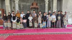 Kapolsek Syamtalira Bayu Sampaikan Himbauan Kamtibmas di Mimbar Jumat dan Salurkan Santunan Anak Yatim di Masjid Nurul Iman