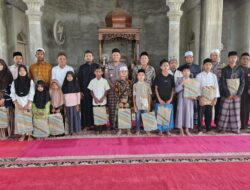 Kapolsek Syamtalira Bayu Sampaikan Himbauan Kamtibmas di Mimbar Jumat dan Salurkan Santunan Anak Yatim di Masjid Nurul Iman