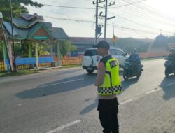 Polsek Blang Mangat Hadir di Jam Sibuk Pagi, Pastikan Arus Lalu Lintas Jalur Nasional Tetap Lancar
