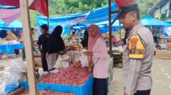 Patroli Humanis di Pasar Batuphat Timur, Polsek Muara Satu Ajak Warga Jaga Keamanan Bersama