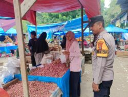Patroli Humanis di Pasar Batuphat Timur, Polsek Muara Satu Ajak Warga Jaga Keamanan Bersama