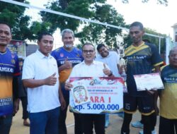 Kapolres Lhokseumawe Tutup Turnamen Voli Legend Hari Bhayangkara ke-80, Serahkan Trofi Juara kepada Bank Aceh