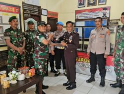 Momentum Hari Bhayangkara ke-80, Danramil 07/Meurah Mulia Pererat Sinergitas TNI-Polri melalui Silaturahmi di Polsek Meurah Mulia