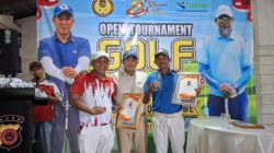 Kapolres Lhokseumawe Serahkan Penghargaan kepada Juara Open Tournament Golf HUT Bhayangkara ke-80