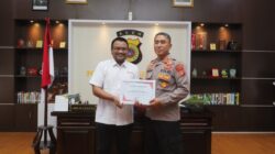 Kapolres Lhokseumawe Terima Penghargaan dari PMI atas Dedikasi Mendukung Misi Kemanusiaan
