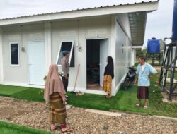 Polsek Muara Batu Patroli di Huntara Korban Banjir, Pastikan Keamanan Penghuni Tetap Terjaga