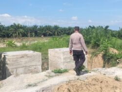 Polsek Meurah Mulia Patroli dan Tinjau Progres Pembangunan Jembatan Gantung Desa Pulo Blang–Tualang