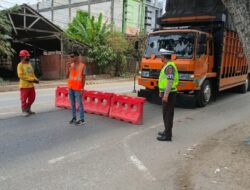 Satlantas Polres Lhokseumawe Amankan Arus Lalu Lintas Saat Perbaikan Jembatan Langa, Terapkan Sistem Buka Tutup