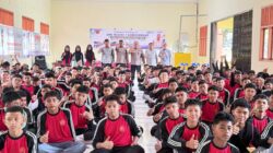 Polisi Hadir di MPLS SMK Negeri 7 Lhokseumawe, Bekali Pelajar Etika Bermedia Sosial dan Cegah Judi Online serta Bullying