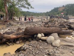 Polisi Cek Kondisi Sungai di Sawang Usai Luapan Air, Arus Berangsur Surut dan Situasi Terkendali