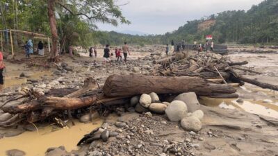 Polisi Cek Kondisi Sungai di Sawang Usai Luapan Air, Arus Berangsur Surut dan Situasi Terkendali
