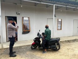 Bhabinkamtibmas Sambangi Warga Huntara Penyintas Banjir, Perkuat Silaturahmi dan Sampaikan Pesan Kamtibmas
