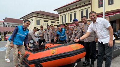 PLN NP Arun Bantu Perahu Karet untuk Polres Lhokseumawe, Antisipasi Bencana Banjir