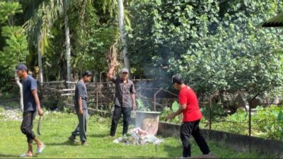 Mahasiswa KPM 07 UIN Suna dan Warga Baroh Kuta Batee Gerakkan Gampong Bersih dan Hijau