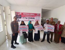 Kapolsek Samudera Kawal Penyaluran Bantuan Banjir untuk Warga Aceh Utara