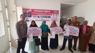 Kapolsek Samudera Kawal Penyaluran Bantuan Banjir untuk Warga Aceh Utara