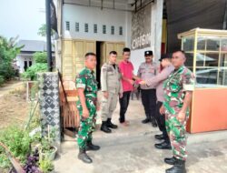 Sambut HUT ke-81 RI, Polsek Blang Mangat Bersama TNI dan Satpol PP Ajak Warga Kibarkan Bendera Merah Putih