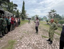 Semarak HUT RI ke-81, TNI-Polri dan Masyarakat Kompak Gotong Royong Bersihkan Perkantoran Simpang Keuramat