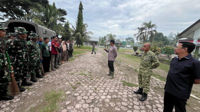 Semarak HUT RI ke-81, TNI-Polri dan Masyarakat Kompak Gotong Royong Bersihkan Perkantoran Simpang Keuramat