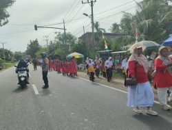 Polisi Kawal Jalan Santai Semarak HUT RI ke-81 Bersama Masyarakat Banda Baro