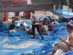 Sat Pol Airud Sambangi Nelayan di PPI Pusong Lama, Sampaikan Imbauan Kamtibmas dan Keselamatan Melaut