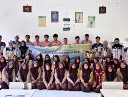 Tak Sekadar Sosialisasi Kampus, KPM 05 UIN SUNA Latih Siswa SMAN 1 Dewantara Gunakan Canva