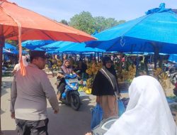 Polisi Hadir di Tengah Aktivitas Pasar, Polsek Muara Satu Jaga Keamanan Warga