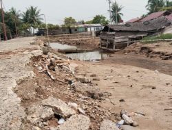 Warga Lancok Minta Tanggul Pantai Segera Dibangun, Jalan Utama Terancam Putus