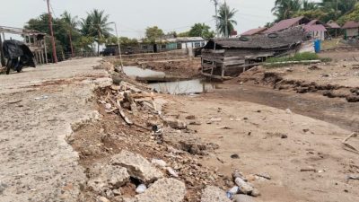 Warga Lancok Minta Tanggul Pantai Segera Dibangun, Jalan Utama Terancam Putus