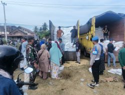 Polres Lhokseumawe Kawal Penyaluran Beras Bantuan Pangan untuk 2.492 Keluarga di Muara Dua